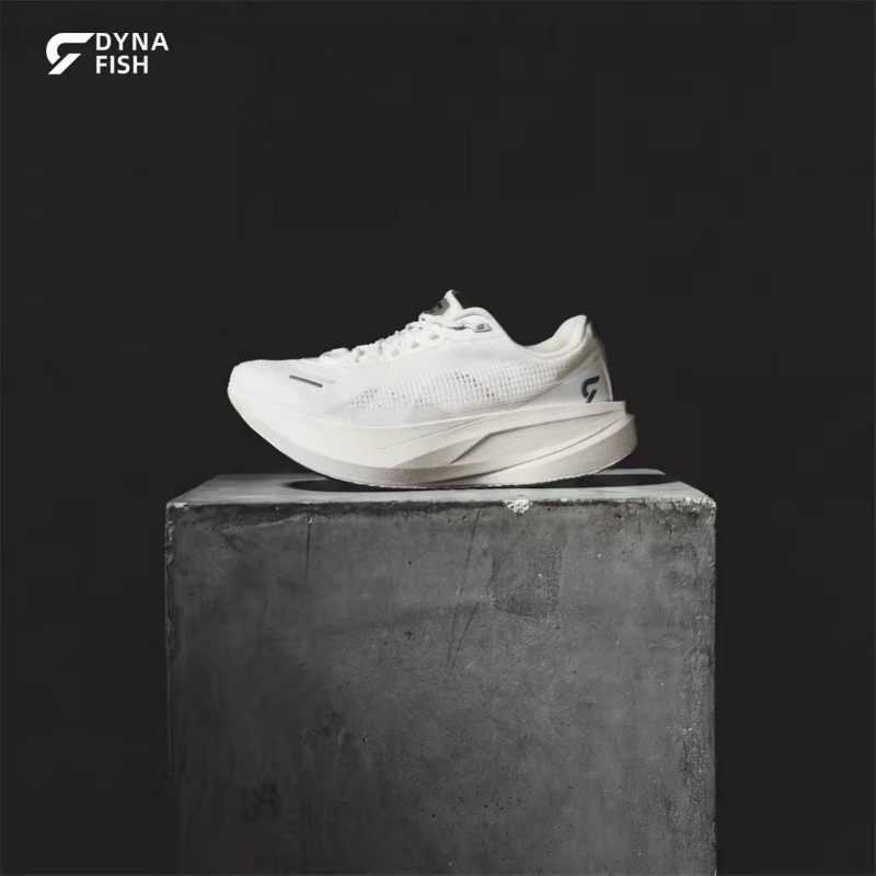 DYNAFISH 小年（Xiao Nian）トレーニングシュ - Luxury Lifestyle Training のレビューと価格