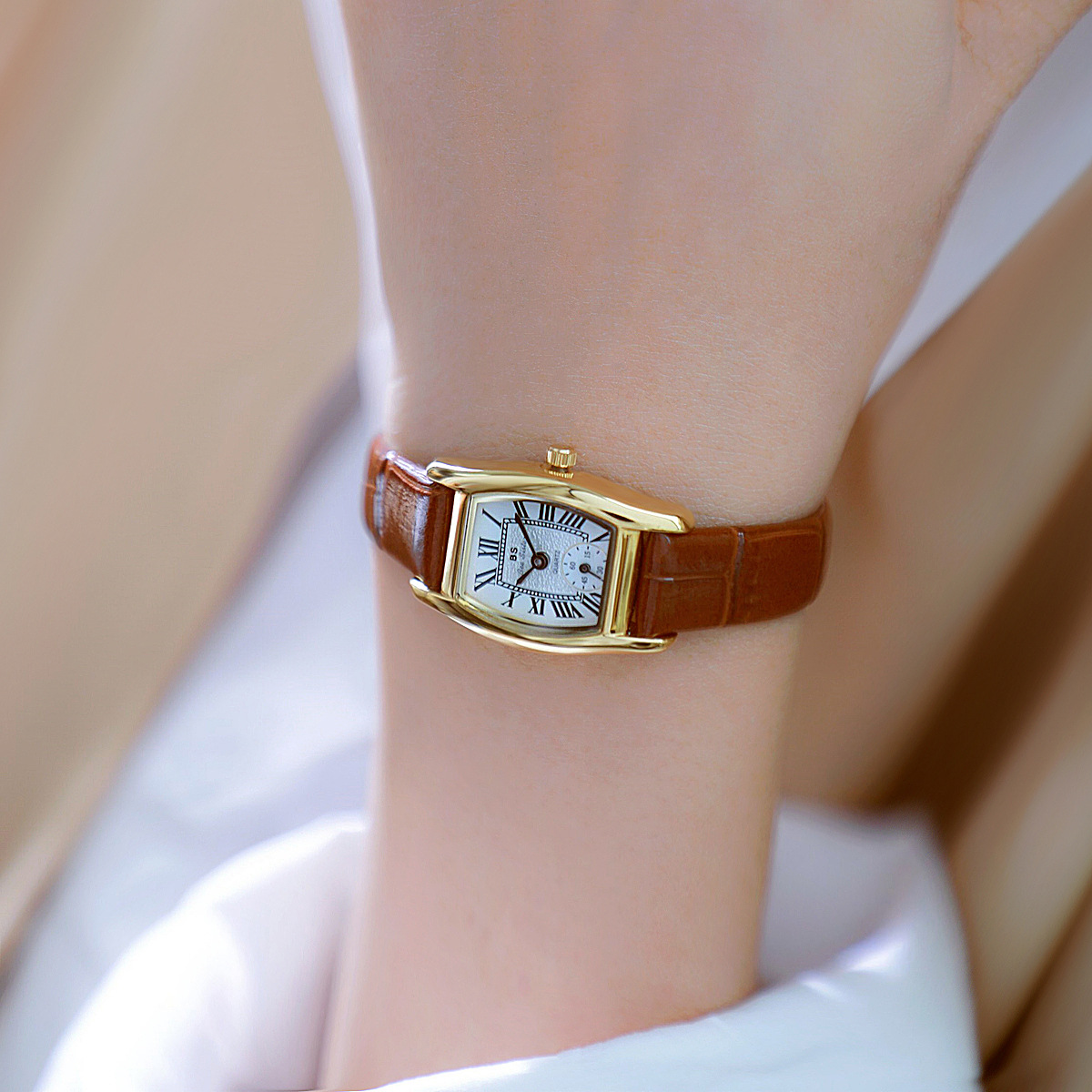 BS レディース腕時計多用途レトロスタイル高級ブランドレザー - Luxury Zone のレビューと価格